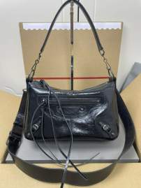 Picture of Balenciaga Handbags _SKUfw233324686fw